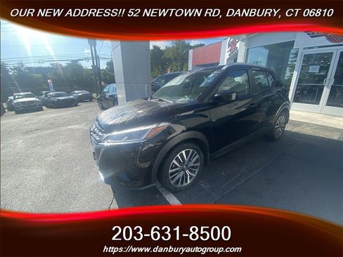 Used 2022 Nissan Kicks SV FWD image 2