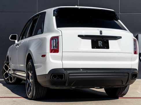 Used 2024 Rolls-Royce Cullinan Black Badge image 9