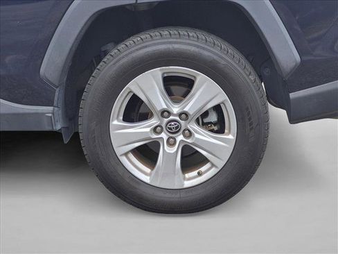 Used 2019 Toyota RAV4 XLE AWD/4WD image 9