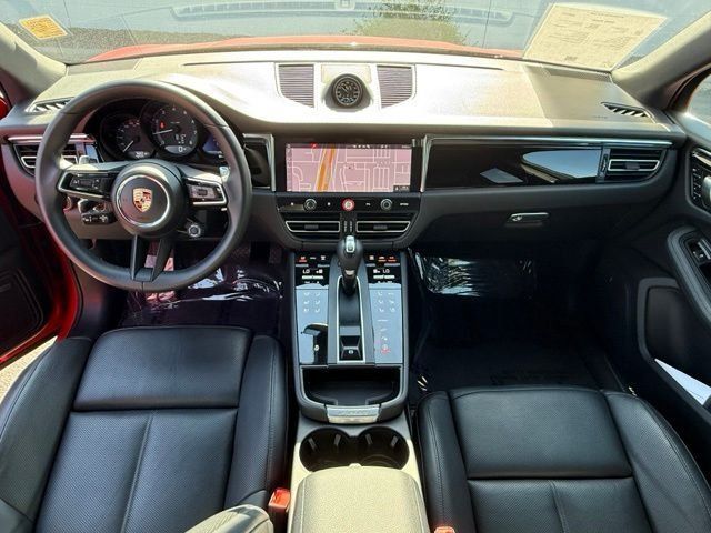 Used 2025 Porsche Macan AWD/4WD image 13
