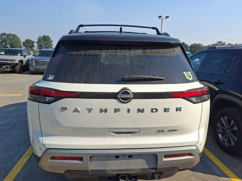 Used 2023 Nissan Pathfinder SL w/ SL Premium Package AWD/4WD image 8
