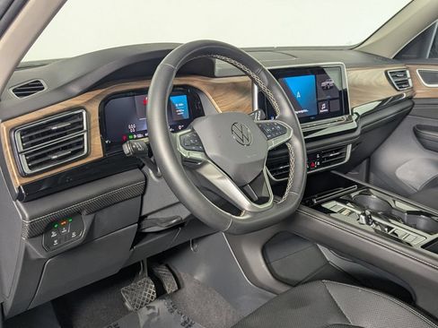 Used 2025 Volkswagen Atlas SE FWD image 11