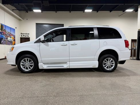 Used 2019 Dodge Grand Caravan SXT FWD image 9