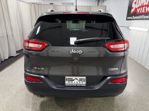 Used 2016 Jeep Cherokee Latitude w/ Cold Weather Group AWD/4WD image 5