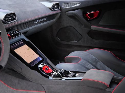 Used 2023 Lamborghini Huracan Sterrato image 19