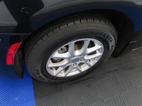 Used 2023 Chrysler Pacifica Touring-L FWD image 8