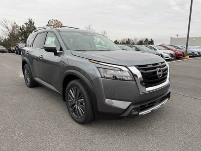 New 2025 Nissan Pathfinder SL w/ SL Premium Package