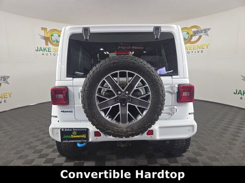 Used 2022 Jeep Wrangler Unlimited Sahara image 7