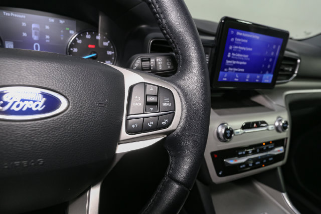 Used 2023 Ford Explorer XLT w/ Equipment Group 202A AWD/4WD image 33