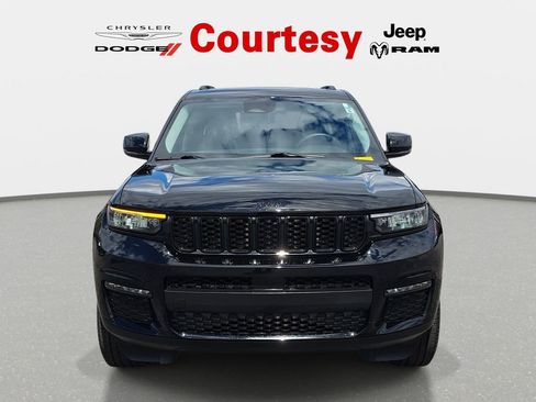 Certified 2023 Jeep Grand Cherokee L Limited w/ Black Appearance Package AWD/4WD image 10