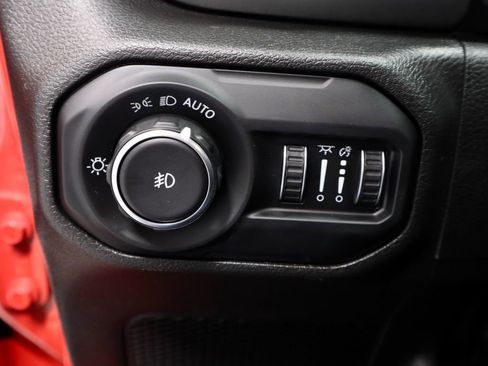 Used 2021 Jeep Wrangler Unlimited Sahara image 26