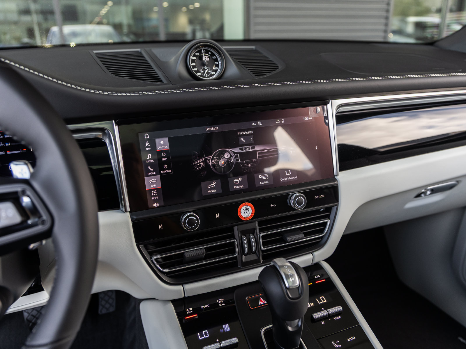 Certified 2026 Porsche Macan Turbo AWD/4WD image 29