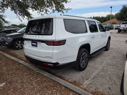Used 2023 Jeep Wagoneer L Series II RWD image 7
