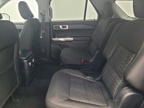Used 2021 Ford Explorer XLT image 18