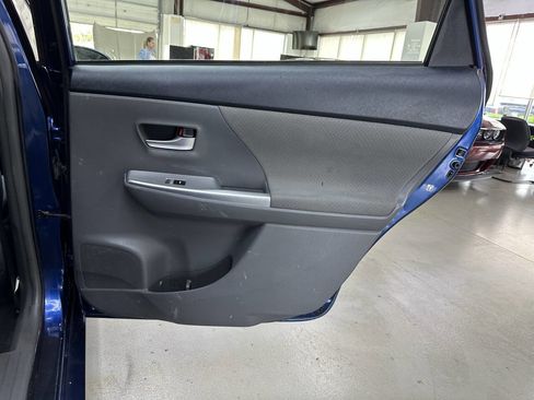 Used 2012 Toyota Prius V image 14