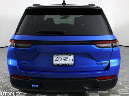 Used 2022 Jeep Grand Cherokee Trailhawk w/ Advanced Protech Group II AWD/4WD image 6