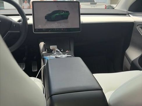 Used 2024 Tesla Model Y Performance AWD/4WD image 29