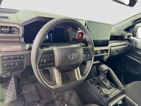 Certified 2025 Toyota Tacoma TRD Off-Road AWD/4WD image 10