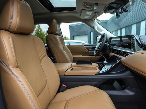 Used 2025 INFINITI QX80 Luxe AWD/4WD image 35