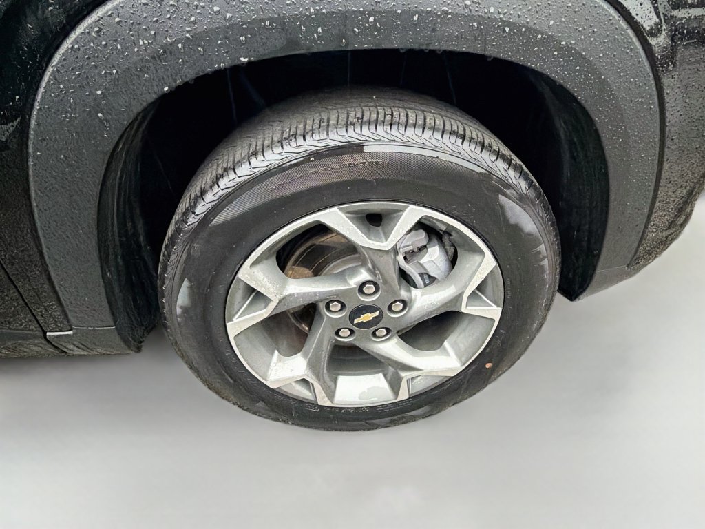 Used 2025 Chevrolet Trax LT w/ Driver Confidence Package FWD image 9