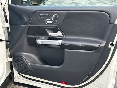 Used 2023 Mercedes-Benz GLB 250 GLB 250 image 17