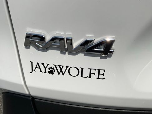 Used 2025 Toyota RAV4 LE AWD/4WD image 24