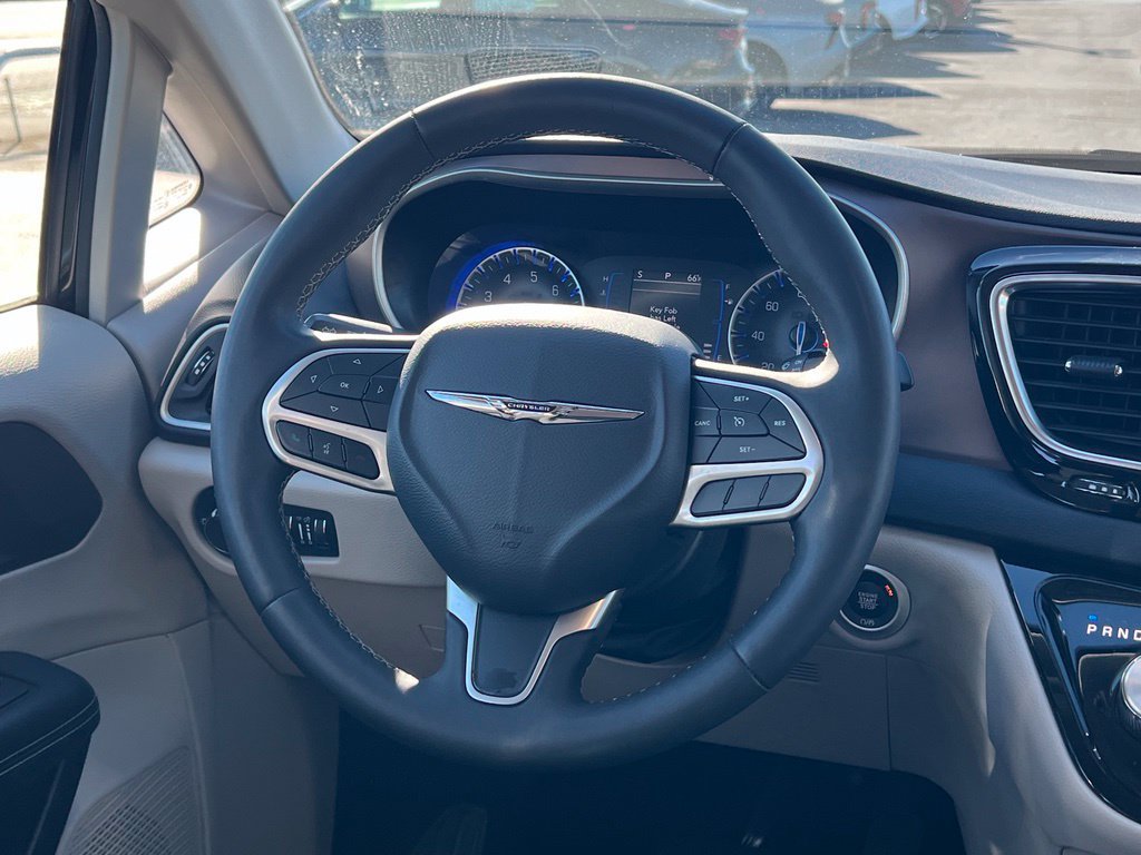 Used 2023 Chrysler Voyager LX FWD image 16