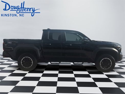Used 2024 Toyota Tacoma TRD Off-Road image 6