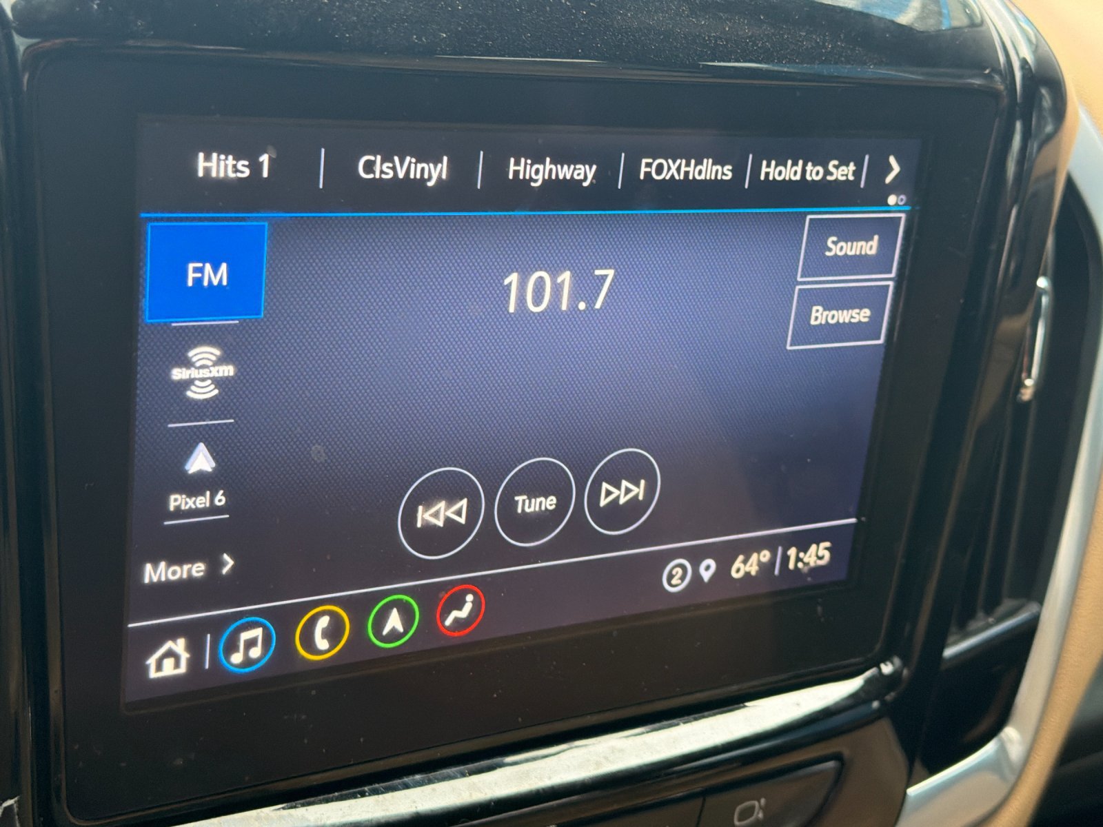 Used 2023 Chevrolet Traverse Premier FWD image 21