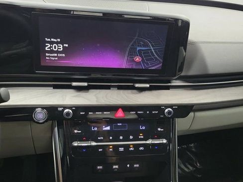 Used 2024 Kia Carnival EX FWD image 30