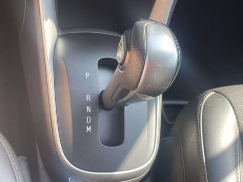 Used 2020 Chevrolet Trax LT w/ LT Convenience Package FWD image 21