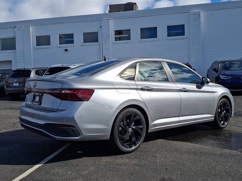 New 2026 Volkswagen Jetta SE FWD image 4