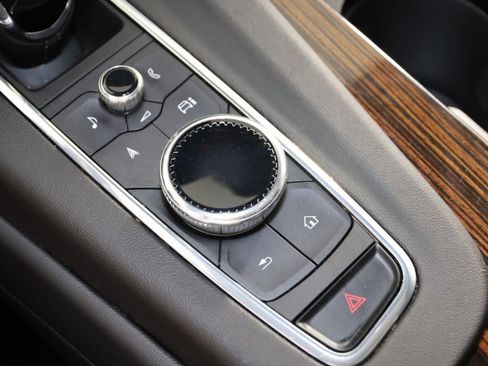 Used 2022 Cadillac Escalade ESV Premium Luxury image 33