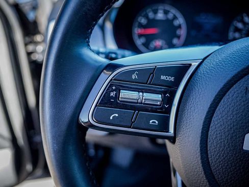 Certified 2022 Kia Seltos EX image 17