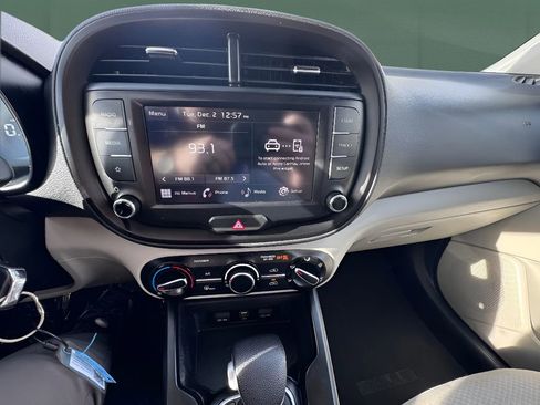 Used 2023 Kia Soul LX w/ LX Technology Package image 15