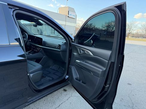 Used 2026 Chevrolet Traverse LT w/ Sun and Wheel Package image 25