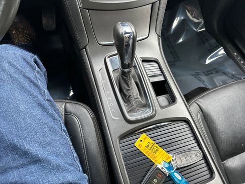 Used 2013 Lincoln MKS image 27