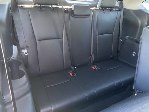 Used 2023 Toyota Highlander XLE image 12