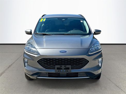 Used 2021 Ford Escape Titanium image 2