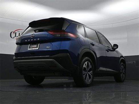Used 2023 Nissan Rogue SV image 31