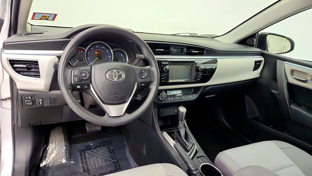 Used 2016 Toyota Corolla LE FWD image 12