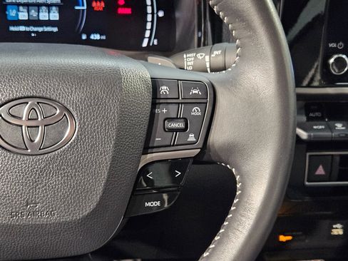Used 2025 Toyota Camry SE FWD image 28