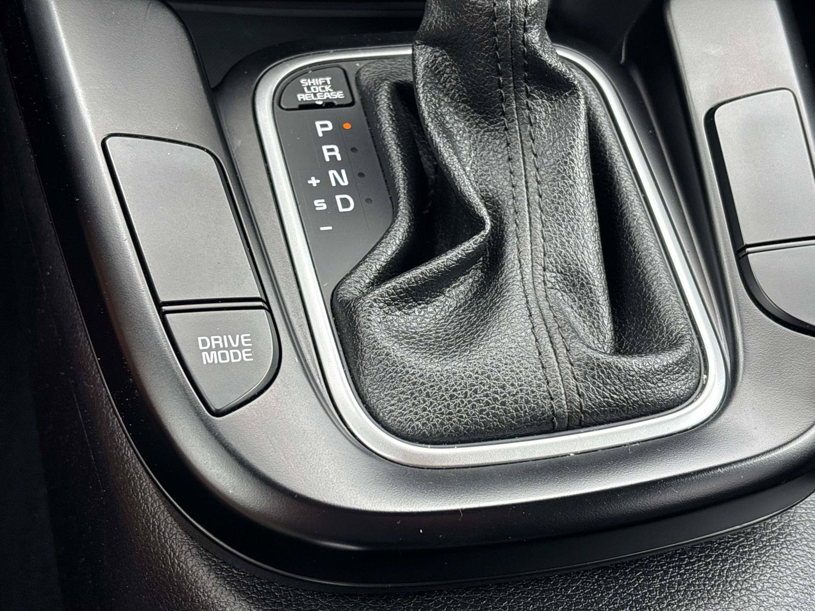 Used 2025 Kia Soul LX w/ LX Technology Package FWD image 23