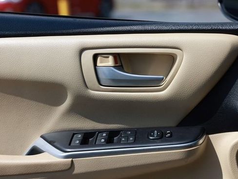 Used 2015 Toyota Camry LE image 44