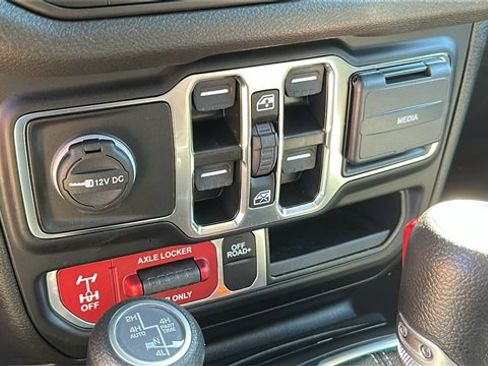 Used 2024 Jeep Wrangler Unlimited image 20