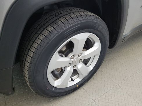 Used 2017 Jeep Compass Latitude w/ Popular Equipment Group AWD/4WD image 31