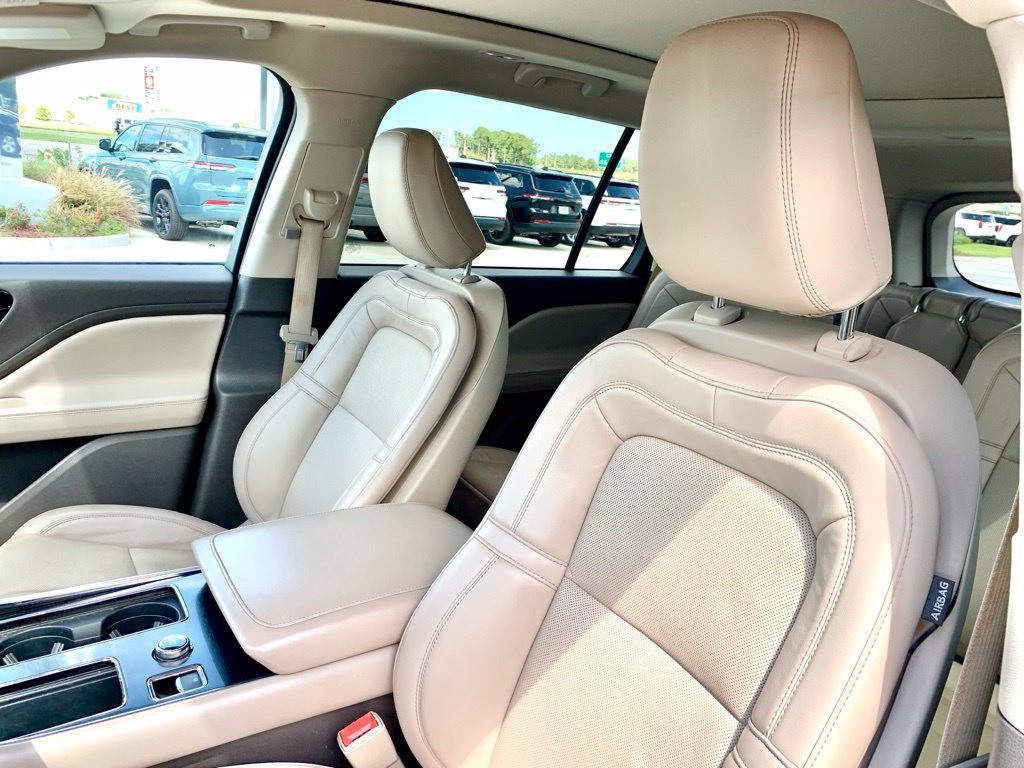 Used 2022 Lincoln Aviator Reserve w/ Equipment Group 201A AWD/4WD image 15