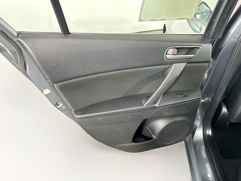 Used 2013 MAZDA MAZDA3 i SV FWD image 23