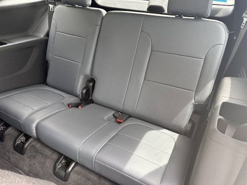 Used 2021 Chevrolet Traverse LT AWD/4WD image 11