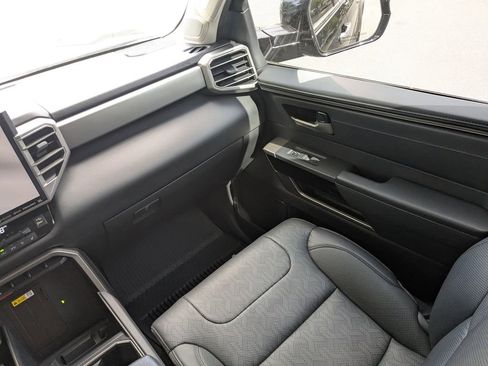 Used 2024 Toyota Tundra Limited AWD/4WD image 18